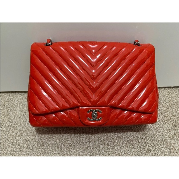 Chanel Classic Chevron Quilted Leather Flap Crossbody Shoulder Bag - Picture 2 of 16